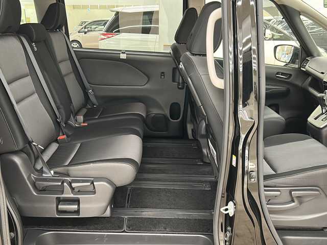 日産 セレナ ハイウェイスター V 道央・札幌 2021(令3)年 5.6万km ダイヤモンドブラック /４WD//純正ナビ（AM/FM/フルセグ/BT/DVD/CD）//プロパイロット//アラウンドビューモニター//BSM//レーダークルーズコントロール//両側パワースライドドア//ビルトインETC//電動パーキング//ブレーキホールド//ステアリングヒーター//前席シートヒーター//ステアリングスイッチ//純正エンジンスターター//電動格納ミラー//ドアバイザー//サイドウインカーミラー//純正15インチAW//スマートキー//プッシュスタート//WAC//オートLEDヘッドライト//横滑り防止装置//衝突被害軽減システム