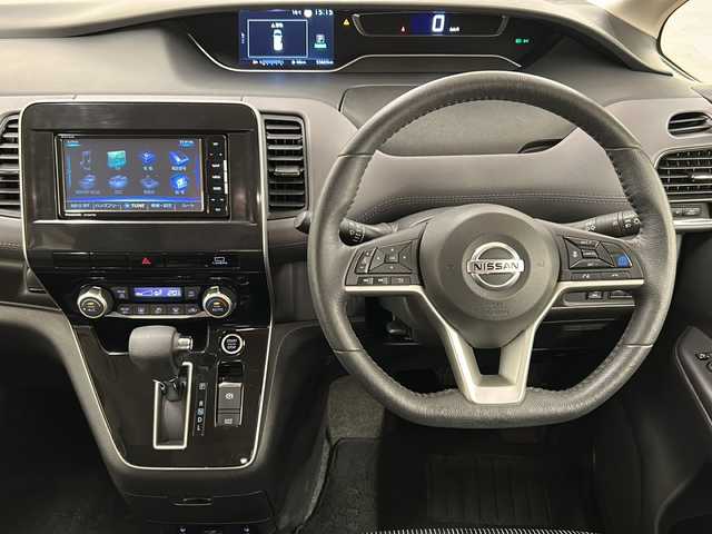 日産 セレナ ハイウェイスター V 道央・札幌 2021(令3)年 5.6万km ダイヤモンドブラック /４WD//純正ナビ（AM/FM/フルセグ/BT/DVD/CD）//プロパイロット//アラウンドビューモニター//BSM//レーダークルーズコントロール//両側パワースライドドア//ビルトインETC//電動パーキング//ブレーキホールド//ステアリングヒーター//前席シートヒーター//ステアリングスイッチ//純正エンジンスターター//電動格納ミラー//ドアバイザー//サイドウインカーミラー//純正15インチAW//スマートキー//プッシュスタート//WAC//オートLEDヘッドライト//横滑り防止装置//衝突被害軽減システム