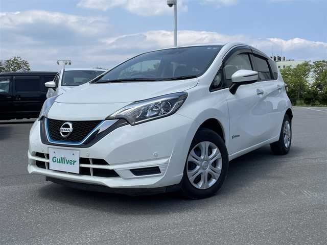 日産 ノート e－パワー B FOUR 青森県 2019(令1)年 8.2万km ホワイト ・禁煙車/・４WD/・社外SDナビ/ワンセグ/CD/AM/FM/・Bluetooth/・衝突軽減ブレーキ/・前後コーナーセンサー/・アイドリングストップ/・レーンキープアシスト/・盗難防止装置/・横滑り防止装置/・センターデフロック/・オートライト/・ETC/・社外フロアマット/・ダブルエアバック/・取扱説明書