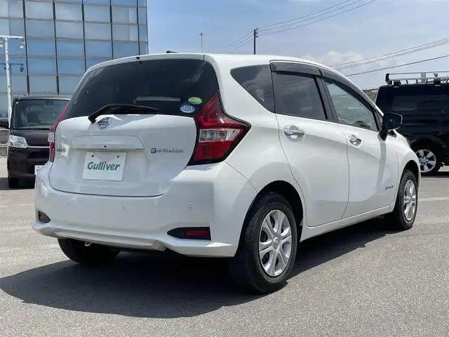 日産 ノート e－パワー B FOUR 青森県 2019(令1)年 8.2万km ホワイト ・禁煙車/・４WD/・社外SDナビ/ワンセグ/CD/AM/FM/・Bluetooth/・衝突軽減ブレーキ/・前後コーナーセンサー/・アイドリングストップ/・レーンキープアシスト/・盗難防止装置/・横滑り防止装置/・センターデフロック/・オートライト/・ETC/・社外フロアマット/・ダブルエアバック/・取扱説明書
