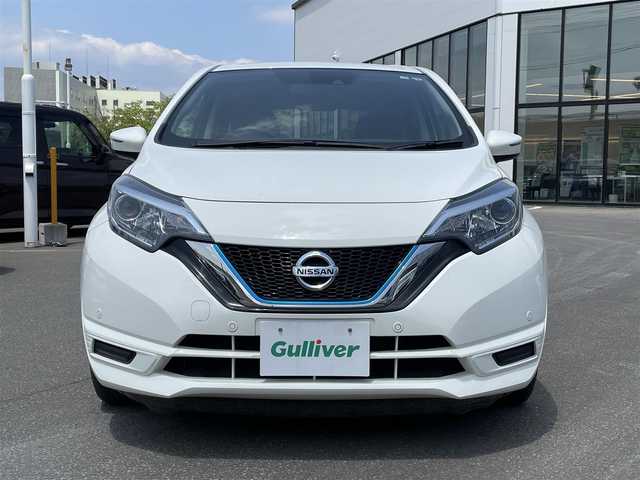 日産 ノート e－パワー B FOUR 青森県 2019(令1)年 8.2万km ホワイト ・禁煙車/・４WD/・社外SDナビ/ワンセグ/CD/AM/FM/・Bluetooth/・衝突軽減ブレーキ/・前後コーナーセンサー/・アイドリングストップ/・レーンキープアシスト/・盗難防止装置/・横滑り防止装置/・センターデフロック/・オートライト/・ETC/・社外フロアマット/・ダブルエアバック/・取扱説明書