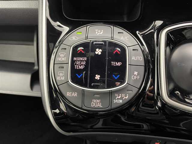 トヨタ ヴォクシー ハイブリッド ZS 煌Ⅲ 奈良県 2021(令3)年 3.1万km ブラック 純正メモリーナビ/　Bluetooth接続 フルセグTV DVD再生/バックカメラ/両側パワースライドドア/リアオートエアコン/ハーフレザーシート/前後コーナーセンサー/スマートキー/プッシュスタート/LEDヘッドライト/クルーズコントロール/車線逸脱アラート/衝突軽減ブレーキ/ビルトインETC