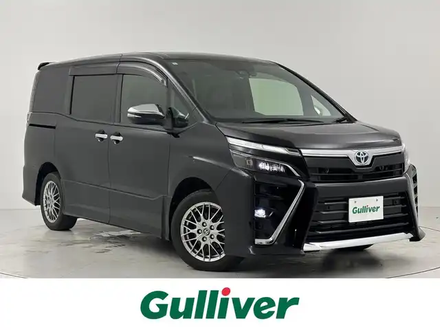 トヨタ ヴォクシー ハイブリッド ZS 煌Ⅲ 大阪府 2021(令3)年 3.1万km ブラック トヨタセーフティセンス/・プリクラッシュセーフティ/・レーントレーシングアシスト/・オートマチックハイビーム/純正メモリーナビ/(AM/FM/CD/DVD/BT/SD/フルセグTV)/ハーフレザーシート/シートヒーター/バックカメラ/ビルトインETC/両側パワースライドドア/クリアランスソナー/クルーズコントロール/革巻きステアリング/ステアリングスイッチ/純正フロアマット/純正ドアバイザー/電格ウインカーミラー/プッシュスタート/スペアキー