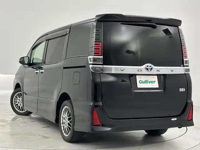 トヨタ ヴォクシー ハイブリッド ZS 煌Ⅲ 大阪府 2021(令3)年 3.1万km ブラック トヨタセーフティセンス/・プリクラッシュセーフティ/・レーントレーシングアシスト/・オートマチックハイビーム/純正メモリーナビ/(AM/FM/CD/DVD/BT/SD/フルセグTV)/ハーフレザーシート/シートヒーター/バックカメラ/ビルトインETC/両側パワースライドドア/クリアランスソナー/クルーズコントロール/革巻きステアリング/ステアリングスイッチ/純正フロアマット/純正ドアバイザー/電格ウインカーミラー/プッシュスタート/スペアキー