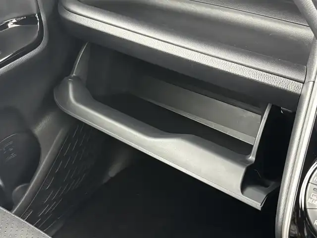 トヨタ ヴォクシー ハイブリッド ZS 煌Ⅲ 大阪府 2021(令3)年 3.1万km ブラック トヨタセーフティセンス/・プリクラッシュセーフティ/・レーントレーシングアシスト/・オートマチックハイビーム/純正メモリーナビ/(AM/FM/CD/DVD/BT/SD/フルセグTV)/ハーフレザーシート/シートヒーター/バックカメラ/ビルトインETC/両側パワースライドドア/クリアランスソナー/クルーズコントロール/革巻きステアリング/ステアリングスイッチ/純正フロアマット/純正ドアバイザー/電格ウインカーミラー/プッシュスタート/スペアキー