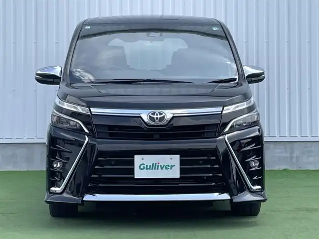 トヨタ ヴォクシー ZS 煌Ⅲ 香川県 2021(令3)年 4.1万km ブラック トヨタセーフティセンス/・プリクラッシュ/・LDA/アルパイン11インチナビ/アルパインフリップダウン/両側パワースライドドア/ハーフレザーシート/革巻きステアリング/ステアリングリモコン/クルーズコントロール/LEDライト/LEDフォグライト/スマートキー/プッシュスタート