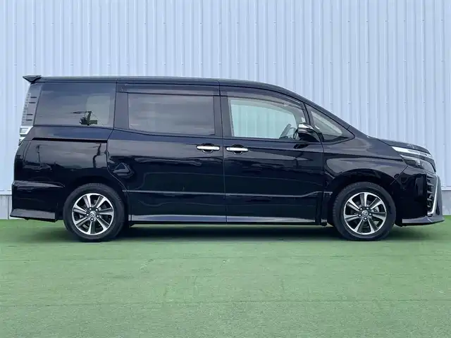 トヨタ ヴォクシー ZS 煌Ⅲ 香川県 2021(令3)年 4.1万km ブラック トヨタセーフティセンス/・プリクラッシュ/・LDA/アルパイン11インチナビ/アルパインフリップダウン/両側パワースライドドア/ハーフレザーシート/革巻きステアリング/ステアリングリモコン/クルーズコントロール/LEDライト/LEDフォグライト/スマートキー/プッシュスタート