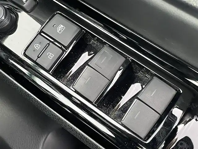 トヨタ ヴォクシー ZS 煌Ⅲ 香川県 2021(令3)年 4.1万km ブラック トヨタセーフティセンス/・プリクラッシュ/・LDA/アルパイン11インチナビ/アルパインフリップダウン/両側パワースライドドア/ハーフレザーシート/革巻きステアリング/ステアリングリモコン/クルーズコントロール/LEDライト/LEDフォグライト/スマートキー/プッシュスタート