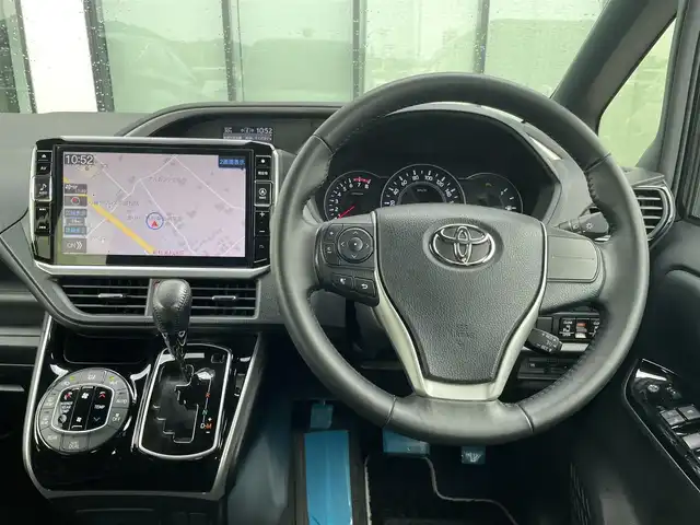 トヨタ ヴォクシー ZS 煌Ⅲ 香川県 2021(令3)年 4.1万km ブラック トヨタセーフティセンス/・プリクラッシュ/・LDA/アルパイン11インチナビ/アルパインフリップダウン/両側パワースライドドア/ハーフレザーシート/革巻きステアリング/ステアリングリモコン/クルーズコントロール/LEDライト/LEDフォグライト/スマートキー/プッシュスタート