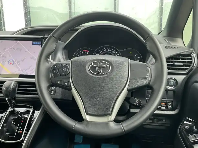 トヨタ ヴォクシー ZS 煌Ⅲ 香川県 2021(令3)年 4.1万km ブラック トヨタセーフティセンス/・プリクラッシュ/・LDA/アルパイン11インチナビ/アルパインフリップダウン/両側パワースライドドア/ハーフレザーシート/革巻きステアリング/ステアリングリモコン/クルーズコントロール/LEDライト/LEDフォグライト/スマートキー/プッシュスタート