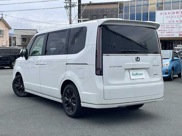 ホンダ ステップワゴン スパーダ eHEV 三重県 2025(令7)年 0.1万km未満 プラチナホワイトパール プッシュスタート/横滑り防止/電動リヤゲート/両側パワースライドドア/レーダークルーズコントロール/電動格納ミラー/パドルシフト/レーンキープアシスト/ステアリングスイッチ/革巻きステアリング/オートライト/オートマチックハイビーム/純正SDナビ(AM/FM/CD/DVD/TV/BT)/電動パーキング/シートヒーター(D+N席)/リアサンシェード/ブラインドスポットモニター/コーナーセンサー/USB入力端子1ヶ所/タイプC入力端子5か所/スペアキー/衝突軽減ブレーキ/バックカメラ/LEDヘッドライト/ウォークスルー/禁煙車/ワンオーナー/取扱説明書/保証書/ワンオーナー