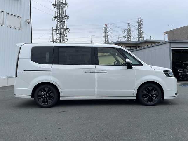 ホンダ ステップワゴン スパーダ eHEV 三重県 2025(令7)年 0.1万km未満 プラチナホワイトパール プッシュスタート/横滑り防止/電動リヤゲート/両側パワースライドドア/レーダークルーズコントロール/電動格納ミラー/パドルシフト/レーンキープアシスト/ステアリングスイッチ/革巻きステアリング/オートライト/オートマチックハイビーム/純正SDナビ(AM/FM/CD/DVD/TV/BT)/電動パーキング/シートヒーター(D+N席)/リアサンシェード/ブラインドスポットモニター/コーナーセンサー/USB入力端子1ヶ所/タイプC入力端子5か所/スペアキー/衝突軽減ブレーキ/バックカメラ/LEDヘッドライト/ウォークスルー/禁煙車/ワンオーナー/取扱説明書/保証書/ワンオーナー
