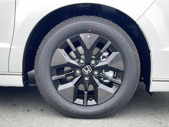 ホンダ ステップワゴン スパーダ eHEV 三重県 2025(令7)年 0.1万km未満 プラチナホワイトパール プッシュスタート/横滑り防止/電動リヤゲート/両側パワースライドドア/レーダークルーズコントロール/電動格納ミラー/パドルシフト/レーンキープアシスト/ステアリングスイッチ/革巻きステアリング/オートライト/オートマチックハイビーム/純正SDナビ(AM/FM/CD/DVD/TV/BT)/電動パーキング/シートヒーター(D+N席)/リアサンシェード/ブラインドスポットモニター/コーナーセンサー/USB入力端子1ヶ所/タイプC入力端子5か所/スペアキー/衝突軽減ブレーキ/バックカメラ/LEDヘッドライト/ウォークスルー/禁煙車/ワンオーナー/取扱説明書/保証書/ワンオーナー