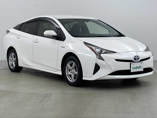 トヨタ プリウス S 道央・札幌 2018(平30)年 7.5万km スーパーホワイトⅡ ・寒冷地仕様/・純正ナビ&CD&SD&BT/・バックカメラ/・プリクラッシュセーフティ/・横滑り防止装置/・アイドリングストップ/・ビルトインＥＴＣ/・フロントワイパーデアイサー/・電動格納ミラー/・ドアミラーヒーター/・純正フロアマット/・プッシュスタート/・ＬＥＤヘッドライト/・リアフォグランプ/・オートライト/・スマートキー/・取扱説明書