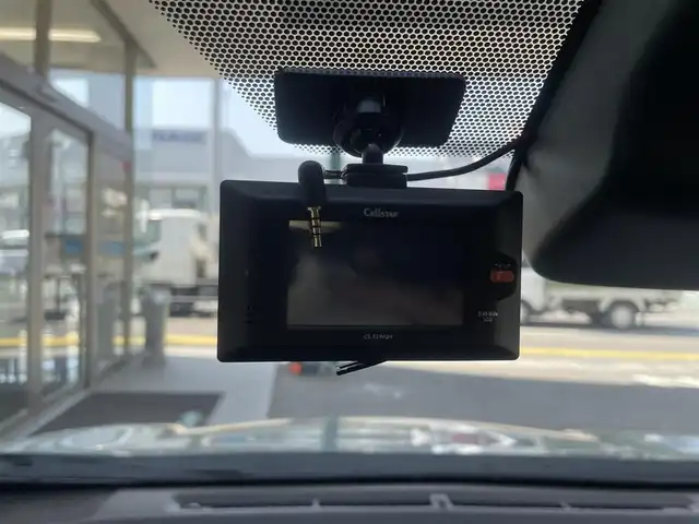 トヨタ シエンタ Z 兵庫県 2022(令4)年 0.9万km アーバンカーキ 10.5インチメーカーオプションナビ/　　(FM/AM/CD/BT/TV)/フルセグTV/スマートキー/プッシュスタート/社外前後ドラレコ/ステアリングリモコン/ステアリングヒーター/クルーズコントロール（追従あり）/レーンキープアシスト/ブラインドスポットモニター/パノラミックビューモニター/シートヒーター/ビルドインETC/両側パワースライドドア/リアサンシェード/3列シート/フロアマット/LEDヘッドライト/ドアバイザー