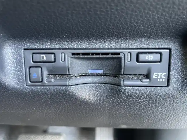 トヨタ シエンタ Z 兵庫県 2022(令4)年 0.9万km アーバンカーキ 10.5インチメーカーオプションナビ/　　(FM/AM/CD/BT/TV)/フルセグTV/スマートキー/プッシュスタート/社外前後ドラレコ/ステアリングリモコン/ステアリングヒーター/クルーズコントロール（追従あり）/レーンキープアシスト/ブラインドスポットモニター/パノラミックビューモニター/シートヒーター/ビルドインETC/両側パワースライドドア/リアサンシェード/3列シート/フロアマット/LEDヘッドライト/ドアバイザー