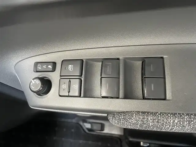 トヨタ シエンタ Z 兵庫県 2022(令4)年 0.9万km アーバンカーキ 10.5インチメーカーオプションナビ/　　(FM/AM/CD/BT/TV)/フルセグTV/スマートキー/プッシュスタート/社外前後ドラレコ/ステアリングリモコン/ステアリングヒーター/クルーズコントロール（追従あり）/レーンキープアシスト/ブラインドスポットモニター/パノラミックビューモニター/シートヒーター/ビルドインETC/両側パワースライドドア/リアサンシェード/3列シート/フロアマット/LEDヘッドライト/ドアバイザー
