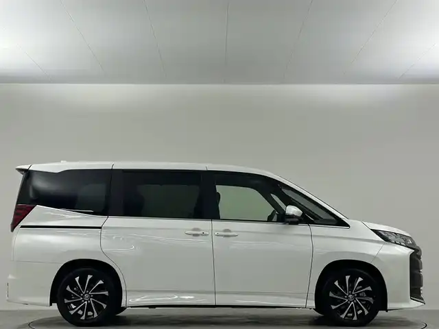 トヨタ ノア ハイブリッド S－Z 埼玉県 2025(令7)年 0.1万km未満 ホワイトパールクリスタルシャイン 登録済未使用車　純正１０．５ナビ　ＣＤ／ＤＶＤ　Ｂｌｕｅｔｏｏｔｈ　フルセグＴＶ　バックカメラ　１００Ｖ電源　シートヒーター　ハーフレザー　純正フロアマット　追従クルコン　オートハイビーム　ＥＴＣ