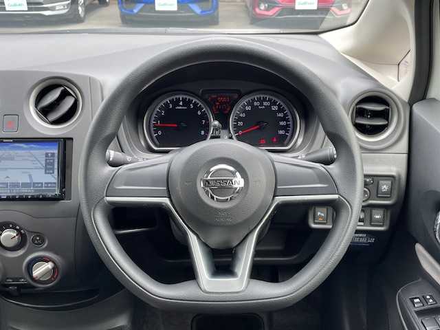 日産 ノート X 静岡県 2020(令2)年 1万km ホワイト ●社外ナビ/(CD/Bluetooth)/(MDV-D207BT)/●衝突被害軽減システム/●レーンキープアシスト/●前後コーナーセンサー/●オートライト/●レベライザー/●ETC/●ドアバイザー/●W＋SRS＋ABS