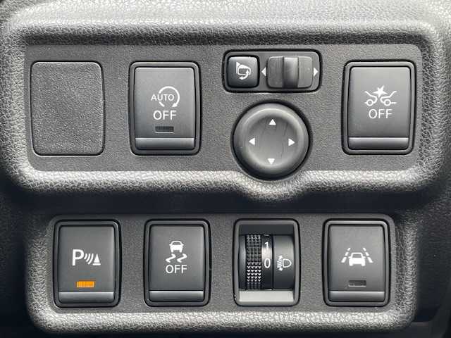 日産 ノート X 静岡県 2020(令2)年 1万km ホワイト ●社外ナビ/(CD/Bluetooth)/(MDV-D207BT)/●衝突被害軽減システム/●レーンキープアシスト/●前後コーナーセンサー/●オートライト/●レベライザー/●ETC/●ドアバイザー/●W＋SRS＋ABS