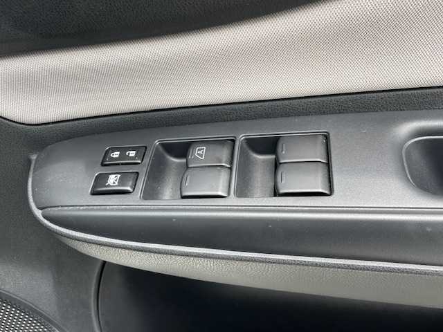 日産 ノート X 静岡県 2020(令2)年 1万km ホワイト ●社外ナビ/(CD/Bluetooth)/(MDV-D207BT)/●衝突被害軽減システム/●レーンキープアシスト/●前後コーナーセンサー/●オートライト/●レベライザー/●ETC/●ドアバイザー/●W＋SRS＋ABS