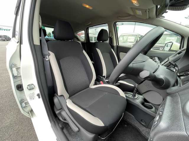 日産 ノート X 静岡県 2020(令2)年 1万km ホワイト ●社外ナビ/(CD/Bluetooth)/(MDV-D207BT)/●衝突被害軽減システム/●レーンキープアシスト/●前後コーナーセンサー/●オートライト/●レベライザー/●ETC/●ドアバイザー/●W＋SRS＋ABS