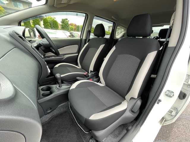 日産 ノート X 静岡県 2020(令2)年 1万km ホワイト ●社外ナビ/(CD/Bluetooth)/(MDV-D207BT)/●衝突被害軽減システム/●レーンキープアシスト/●前後コーナーセンサー/●オートライト/●レベライザー/●ETC/●ドアバイザー/●W＋SRS＋ABS