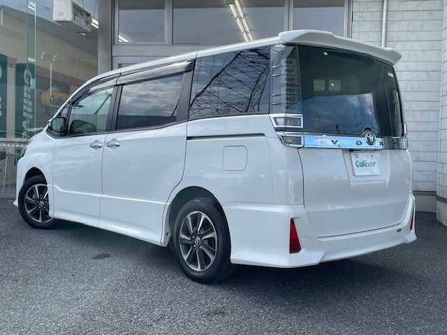 トヨタ ヴォクシー ZS 煌Ⅲ 埼玉県 2020(令2)年 2.7万km ホワイトパールクリスタルシャイン 純正SDナビ/【CD/DVD/フルセグ/Bluetooth】/バックカメラ/両側パワースライドドア/プリクラッシュセーフティシステム/クルーズコントロール/ETC/レーンディパーチャーアラート/前後ドライブレコーダー/横滑り防止装置/アイドリングストップ/LEDヘッドライト