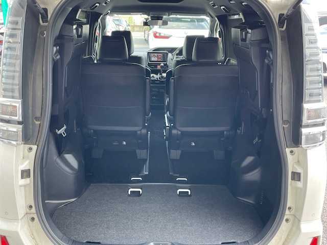 トヨタ ヴォクシー ZS 煌Ⅲ 埼玉県 2020(令2)年 2.7万km ホワイトパールクリスタルシャイン 純正SDナビ/【CD/DVD/フルセグ/Bluetooth】/バックカメラ/両側パワースライドドア/プリクラッシュセーフティシステム/クルーズコントロール/ETC/レーンディパーチャーアラート/前後ドライブレコーダー/横滑り防止装置/アイドリングストップ/LEDヘッドライト