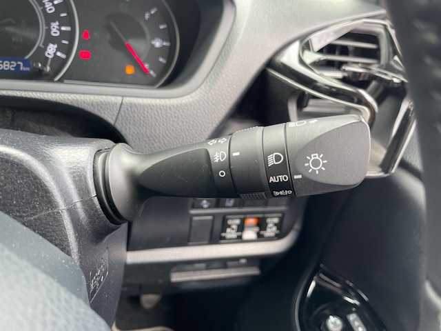 トヨタ ヴォクシー ZS 煌Ⅲ 埼玉県 2020(令2)年 2.7万km ホワイトパールクリスタルシャイン 純正SDナビ/【CD/DVD/フルセグ/Bluetooth】/バックカメラ/両側パワースライドドア/プリクラッシュセーフティシステム/クルーズコントロール/ETC/レーンディパーチャーアラート/前後ドライブレコーダー/横滑り防止装置/アイドリングストップ/LEDヘッドライト