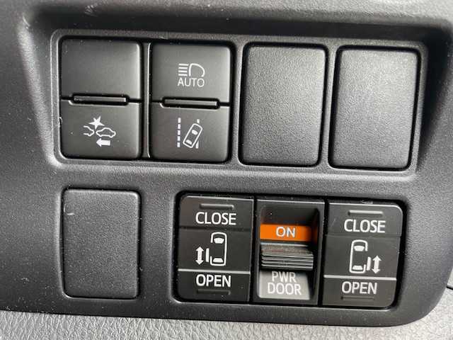 トヨタ ヴォクシー ZS 煌Ⅲ 埼玉県 2020(令2)年 2.7万km ホワイトパールクリスタルシャイン 純正SDナビ/【CD/DVD/フルセグ/Bluetooth】/バックカメラ/両側パワースライドドア/プリクラッシュセーフティシステム/クルーズコントロール/ETC/レーンディパーチャーアラート/前後ドライブレコーダー/横滑り防止装置/アイドリングストップ/LEDヘッドライト