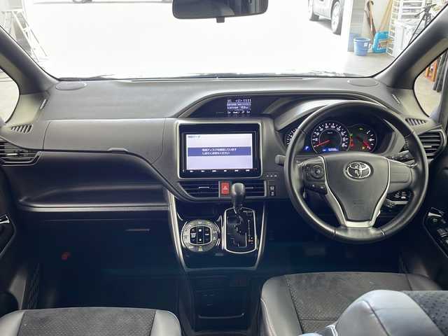 トヨタ ヴォクシー ZS 煌Ⅲ 兵庫県 2021(令3)年 6.2万km イナズマスパーキングブラックガラスフレーク ・Toyota Safety Sense/・プリクラッシュセーフティ/・レーンディパーチャーアラート/・オートマチックハイビーム/・純正9インチナビ/CD/DVD/フルセグ/SD/BT/・純正12.1リアインチフリップダウンモニター/・両側パワースライドドア/・ハーフレザーシート/・クルーズコントロール/・インテリジェントクリアランスソナー/・純正16インチアルミホイール/・LEDライト/・LEDフォグランプ/・アイドリングストップ/・左右独立温度調整オートエアコン/・革巻きステアリング/・スマートキー/・プッシュスタート