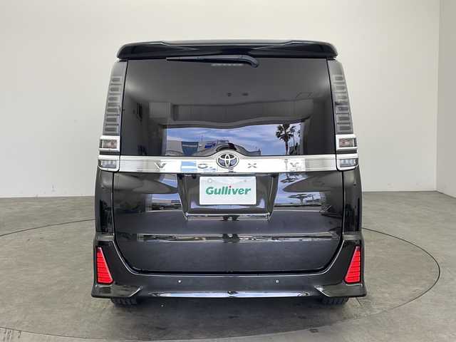 トヨタ ヴォクシー ZS 煌Ⅲ 兵庫県 2021(令3)年 6.2万km イナズマスパーキングブラックガラスフレーク ・Toyota Safety Sense/・プリクラッシュセーフティ/・レーンディパーチャーアラート/・オートマチックハイビーム/・純正9インチナビ/CD/DVD/フルセグ/SD/BT/・純正12.1リアインチフリップダウンモニター/・両側パワースライドドア/・ハーフレザーシート/・クルーズコントロール/・インテリジェントクリアランスソナー/・純正16インチアルミホイール/・LEDライト/・LEDフォグランプ/・アイドリングストップ/・左右独立温度調整オートエアコン/・革巻きステアリング/・スマートキー/・プッシュスタート