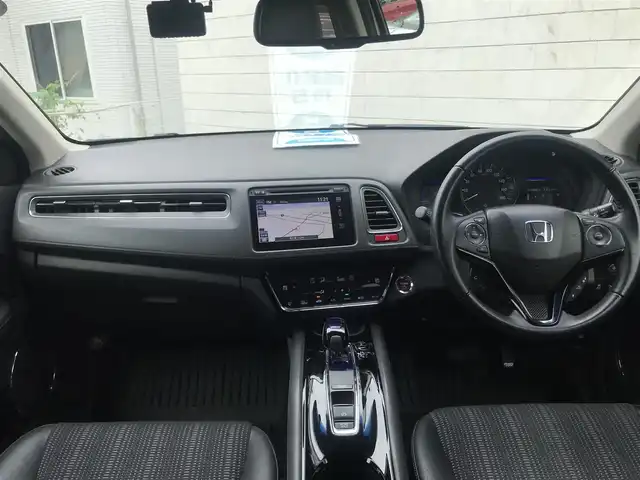 ホンダ ヴェゼル ハイブリッド Z 栃木県 2014(平26)年 9.9万km ホワイトオーキッドパール 株)IDOMが運営する【じしゃロン小山店】の自社ローン専用車両になります。こちらは現金またはオートローンご利用時の価格です。自社ローンご希望の方は別途その旨お申付け下さい//禁煙車/純正フルセグナビ/（CD/DVD/AM/FMラジオ）/(Bluetooth)/スマートキー/プッシュスタート/バックカメラ/ＥＴＣ/クルーズコントロール/シティブレーキアクティブシステム/ドライブレコーダー/パドルシフト/シートヒーター/ステアリングリモコン/電動格納ドアミラー/パワーウインドウ/自動防眩ミラー/オートライト