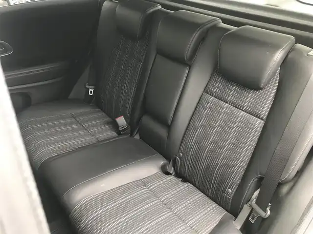 ホンダ ヴェゼル ハイブリッド Z 栃木県 2014(平26)年 9.9万km ホワイトオーキッドパール 株)IDOMが運営する【じしゃロン小山店】の自社ローン専用車両になります。こちらは現金またはオートローンご利用時の価格です。自社ローンご希望の方は別途その旨お申付け下さい//禁煙車/純正フルセグナビ/（CD/DVD/AM/FMラジオ）/(Bluetooth)/スマートキー/プッシュスタート/バックカメラ/ＥＴＣ/クルーズコントロール/シティブレーキアクティブシステム/ドライブレコーダー/パドルシフト/シートヒーター/ステアリングリモコン/電動格納ドアミラー/パワーウインドウ/自動防眩ミラー/オートライト