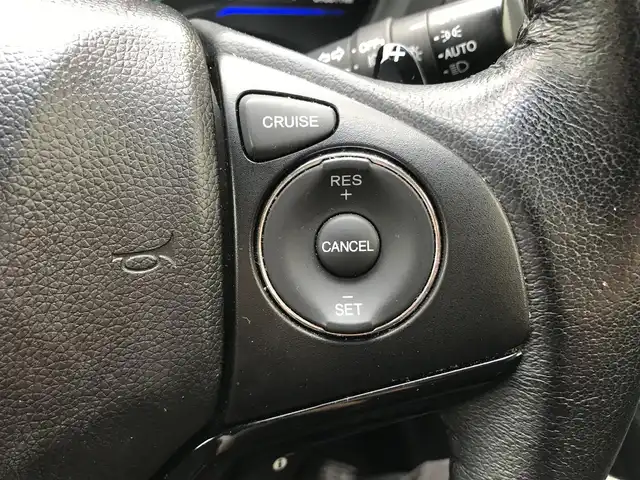 ホンダ ヴェゼル ハイブリッド Z 栃木県 2014(平26)年 9.9万km ホワイトオーキッドパール 株)IDOMが運営する【じしゃロン小山店】の自社ローン専用車両になります。こちらは現金またはオートローンご利用時の価格です。自社ローンご希望の方は別途その旨お申付け下さい//禁煙車/純正フルセグナビ/（CD/DVD/AM/FMラジオ）/(Bluetooth)/スマートキー/プッシュスタート/バックカメラ/ＥＴＣ/クルーズコントロール/シティブレーキアクティブシステム/ドライブレコーダー/パドルシフト/シートヒーター/ステアリングリモコン/電動格納ドアミラー/パワーウインドウ/自動防眩ミラー/オートライト