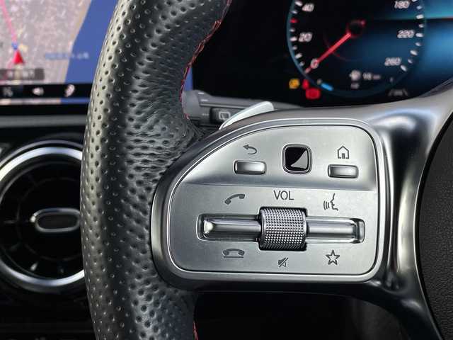 メルセデス・ベンツ Ａ２００ｄ AMGライン 三重県 2020(令2)年 4.3万km デジタルホワイト アドバンスドＰＫＧ　/ナゲーションＰＫＧ　/ＬＥＤライト　/レーダーセーフティＰＫＧ　/３６０°カメラ　/ＨＵＤ　/アドバンスドサウンド　/ＡＣＣ　/ロゴ付キャリパ　/純正１８インチアルミ　/純正ナビ　/Ｂｌｕｅｔｏｏｔｈ