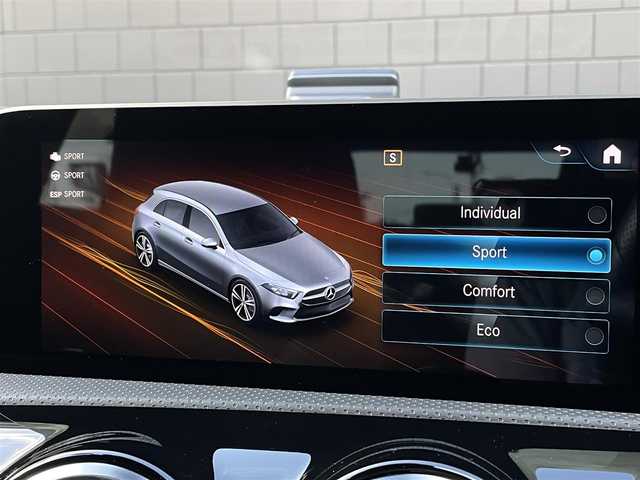 メルセデス・ベンツ Ａ２００ｄ AMGライン 三重県 2020(令2)年 4.3万km デジタルホワイト アドバンスドＰＫＧ　/ナゲーションＰＫＧ　/ＬＥＤライト　/レーダーセーフティＰＫＧ　/３６０°カメラ　/ＨＵＤ　/アドバンスドサウンド　/ＡＣＣ　/ロゴ付キャリパ　/純正１８インチアルミ　/純正ナビ　/Ｂｌｕｅｔｏｏｔｈ