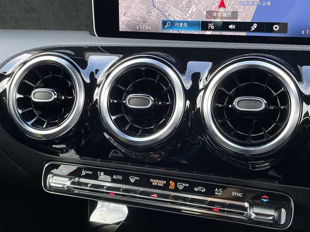 メルセデス・ベンツ Ａ２００ｄ AMGライン 三重県 2020(令2)年 4.3万km デジタルホワイト アドバンスドＰＫＧ　/ナゲーションＰＫＧ　/ＬＥＤライト　/レーダーセーフティＰＫＧ　/３６０°カメラ　/ＨＵＤ　/アドバンスドサウンド　/ＡＣＣ　/ロゴ付キャリパ　/純正１８インチアルミ　/純正ナビ　/Ｂｌｕｅｔｏｏｔｈ