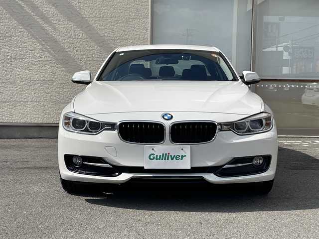 ＢＭＷ ３２０ｄ ブルーパフォーマンス スポーツ 大阪府 2013(平25)年 11.8万km アルピンホワイトⅢ 純正ＨＤＤナビ/（ＢＴ／ＣＤ／ＤＶＤ）/バックカメラ/パドルシフト/コーナーセンサー/電動リアゲート/パワーシート/ドライブレコーダー/ETC/純正18インチAW/保証書/スペアキー