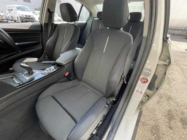 ＢＭＷ ３２０ｄ ブルーパフォーマンス スポーツ 大阪府 2013(平25)年 11.8万km アルピンホワイトⅢ 純正ＨＤＤナビ/（ＢＴ／ＣＤ／ＤＶＤ）/バックカメラ/パドルシフト/コーナーセンサー/電動リアゲート/パワーシート/ドライブレコーダー/ETC/純正18インチAW/保証書/スペアキー