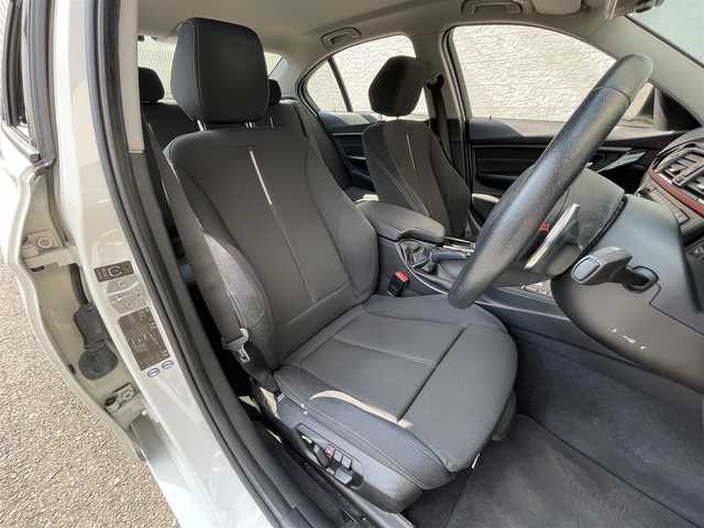 ＢＭＷ ３２０ｄ ブルーパフォーマンス スポーツ 大阪府 2013(平25)年 11.8万km アルピンホワイトⅢ 純正ＨＤＤナビ/（ＢＴ／ＣＤ／ＤＶＤ）/バックカメラ/パドルシフト/コーナーセンサー/電動リアゲート/パワーシート/ドライブレコーダー/ETC/純正18インチAW/保証書/スペアキー