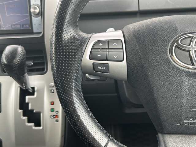 トヨタ ヴォクシー ZS 愛知県 2011(平23)年 13.3万km ボルドーマイカメタリック /禁煙車//純正ナビ・フルセグTV//バックカメラ//ビルトインETC//両側パワースライドドア//パワーバックドア//パドルシフト//ステアスイッチ//シートヒーター//HIDオートライト//フォグランプ//電動格納ミラーウインカー//ドライブレコーダー//純正１６インチアルミ//純正フロアマット//新車保証書//取扱説明書//スペアキー