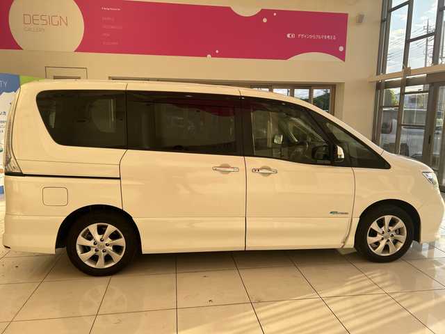 日産 セレナ ハイウェイスター S HV Vセレ 埼玉県 2013(平25)年 5.8万km ブリリアントホワイトパール フリップダウンモニター/純正ナビ/　　CD/DVD/フルセグ/USB/バックカメラ/両側パワースライドドア/クルーズコントロール/ハロゲンオートライト/純正16インチアルミホイール/アイドリングストップ/プッシュスタート/ETC