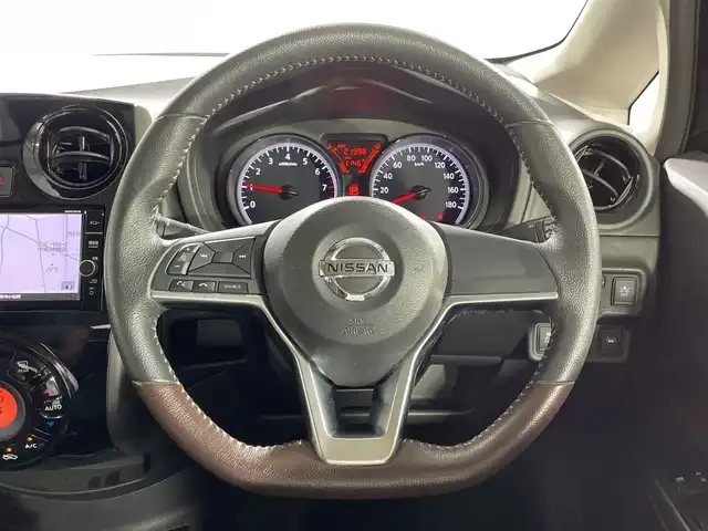 日産 ノート X モード・プレミア 神奈川県 2018(平30)年 2.2万km スーパーブラック 純正7インチメモリーナビ（MM317D-W）/-CD/DVD/Bluetooth/フルセグTV/AM/FM/SD/アラウンドビューモニター　/エマージェンシーブレーキ　/車線逸脱警報　/前方ドラレコ　/15インチオーテックホイール　/デジタルインナーミラー　/アイドリングストップ　/横滑り防止　/ETC/純正フロアマット/LED　