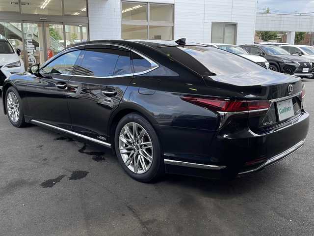 レクサス ＬＳ 500h バージョンL 京都府 2020(令2)年 6.8万km グラファイトブラックガラスフレーク １２．３インチ純正メモリーナビ　/フルセグＴＶ　/Bluetooth/CD/DVD再生機能/AUX/本革シート　/パワーシート/シートヒーター/エアシート/オットマン/レクサスセーフティシステム/クルコン追従有/レーンキープアシスト　/ＢＳＭ　/ＨＵＤ/アラウンドビューモニター　/禁煙　　/３眼ＬＥＤヘッドライト　/オートライト/オートマチックハイビーム/デジタルインナーミラー　/電動格納ウィンカーミラー/電動サンシェード/電動リアゲート/ナノイー/純正AW19インチ/Wサイドエアバッグ