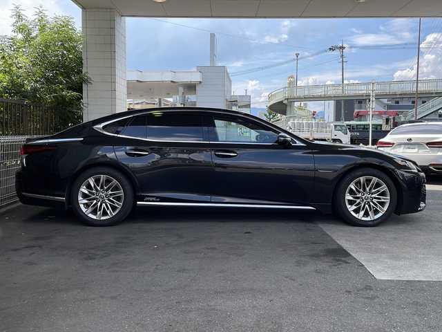 レクサス ＬＳ 500h バージョンL 京都府 2020(令2)年 6.8万km グラファイトブラックガラスフレーク １２．３インチ純正メモリーナビ　/フルセグＴＶ　/Bluetooth/CD/DVD再生機能/AUX/本革シート　/パワーシート/シートヒーター/エアシート/オットマン/レクサスセーフティシステム/クルコン追従有/レーンキープアシスト　/ＢＳＭ　/ＨＵＤ/アラウンドビューモニター　/禁煙　　/３眼ＬＥＤヘッドライト　/オートライト/オートマチックハイビーム/デジタルインナーミラー　/電動格納ウィンカーミラー/電動サンシェード/電動リアゲート/ナノイー/純正AW19インチ/Wサイドエアバッグ