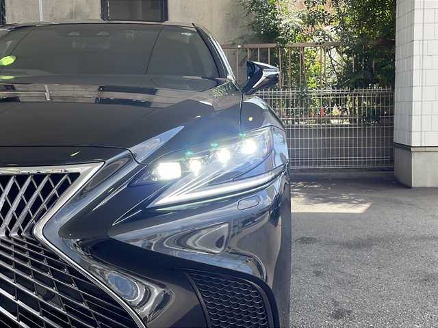 レクサス ＬＳ 500h バージョンL 京都府 2020(令2)年 6.8万km グラファイトブラックガラスフレーク １２．３インチ純正メモリーナビ　/フルセグＴＶ　/Bluetooth/CD/DVD再生機能/AUX/本革シート　/パワーシート/シートヒーター/エアシート/オットマン/レクサスセーフティシステム/クルコン追従有/レーンキープアシスト　/ＢＳＭ　/ＨＵＤ/アラウンドビューモニター　/禁煙　　/３眼ＬＥＤヘッドライト　/オートライト/オートマチックハイビーム/デジタルインナーミラー　/電動格納ウィンカーミラー/電動サンシェード/電動リアゲート/ナノイー/純正AW19インチ/Wサイドエアバッグ