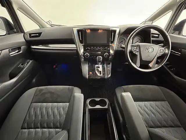 トヨタ アルファード S 道央・札幌 2020(令2)年 5.6万km ホワイトパールクリスタルシャイン ・４WD/・寒冷地仕様/・純正メモリナビ/・CD／DVD／Bluetooth／フルセグ／ミラキャスト/・バックカメラ/・純正エンジンスターター/・純正フリップダウンモニター/・片側パワースライドドア/・社外ドライブレコーダー/・レーダー探知機/・トヨタセーフティセンス/・プリクラッシュセーフティ/・レーダークルーズコントロール/・パーキングサポートブレーキ/・ロードサインアシスト/・先行車発信告知/・ブレーキホールド/・nanoe/・社外フォグライト/・純正オプションLEDフットイルミネーション/・純正LEDフォグ積込/・取扱説明書/・保証書