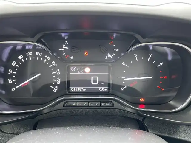 シトロエン シトロエン ベルランゴ シャイン ブルーHDi XTRパック 香川県 2023(令5)年 1.7万km サーブル ディスプレイオーディオ/CarPlay/インテリジェントハイビーム/アクティブセーフティブレーキ/ブラインドスポットモニター/F/Rドライブレコーダー/両側スライドドア/スマートキー/アイドリングストップ/Bluetooth/純正17インチアルミ/コーナーセンサー